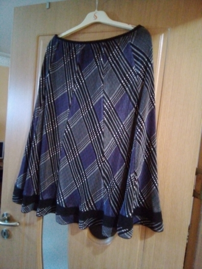 Vind Fusta Dama Eleganta livrare personala contact WhatsApp  contact - 1