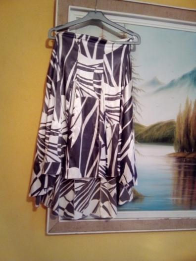 Vind Fusta Dama Eleganta livrare personala contact WhatsApp  contact - 2